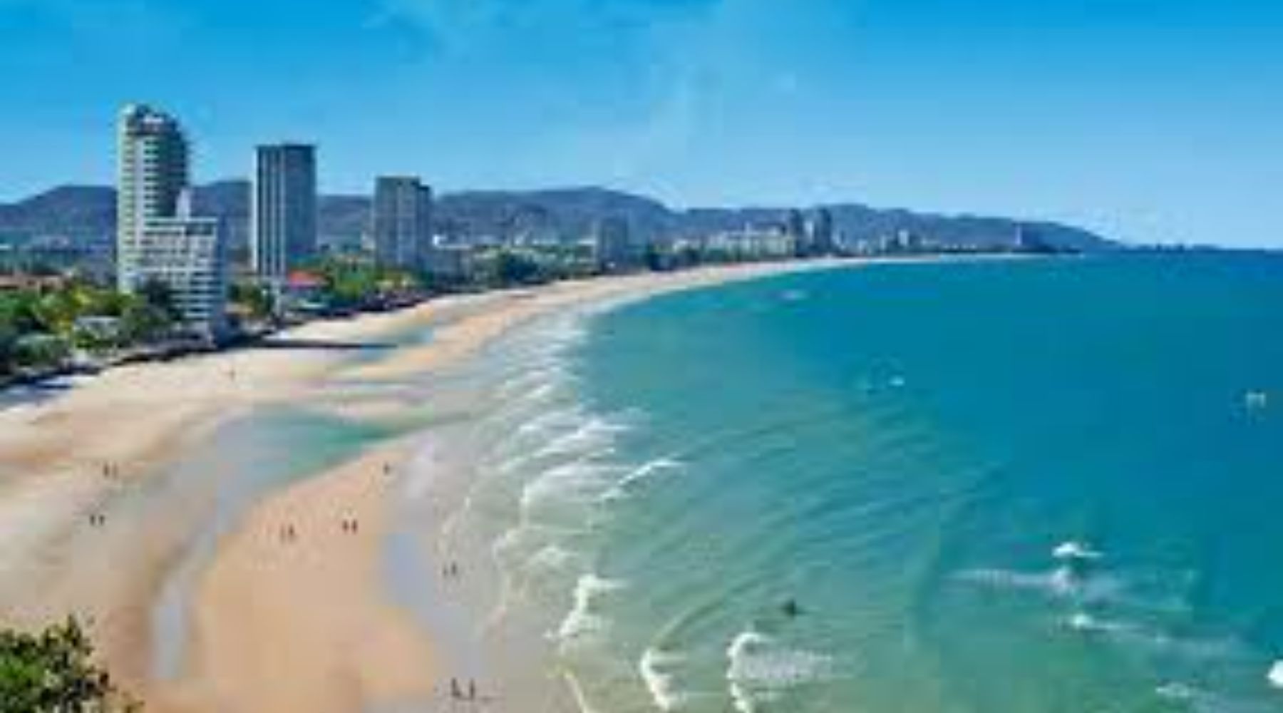Hua Hin Strand mit Häusser Skyline