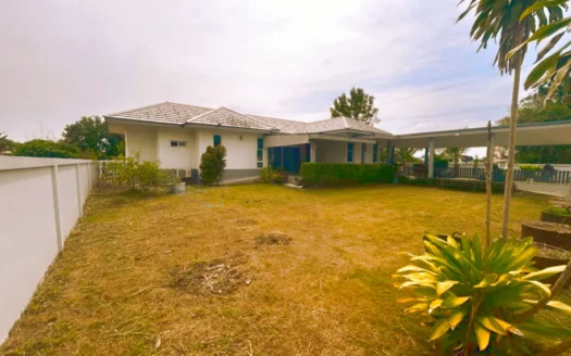Schönes Einfamilienhaus mit 3 Schlafzimmern und 2 Bädern in Hin Lek Fai zu verkaufen